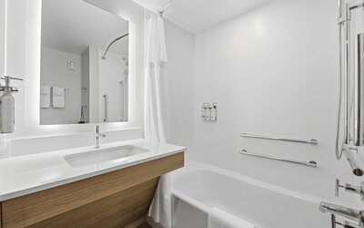 Holiday Inn Express And Suites Raleigh West Lenovo Center by IHG