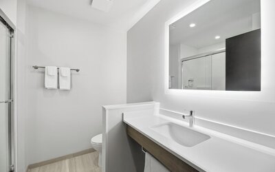 Holiday Inn Express And Suites Raleigh West Lenovo Center by IHG