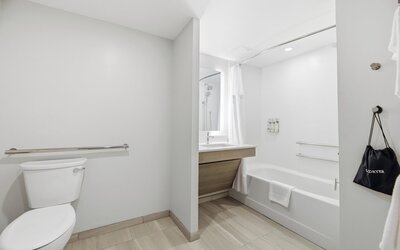 Holiday Inn Express And Suites Raleigh West Lenovo Center by IHG