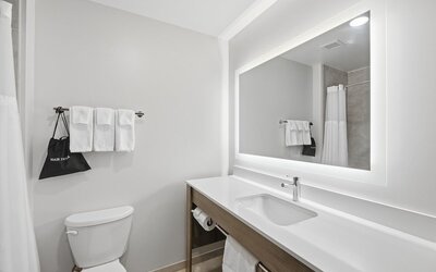Holiday Inn Express And Suites Raleigh West Lenovo Center by IHG