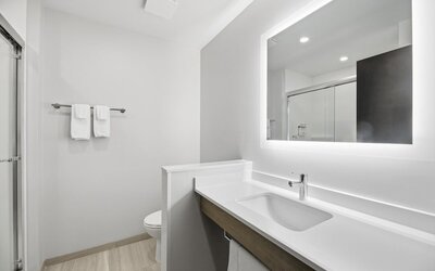 Holiday Inn Express And Suites Raleigh West Lenovo Center by IHG