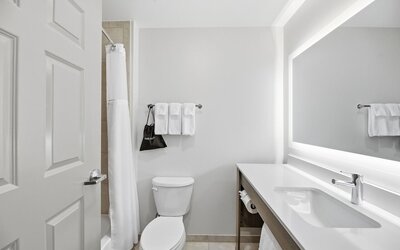 Holiday Inn Express And Suites Raleigh West Lenovo Center by IHG