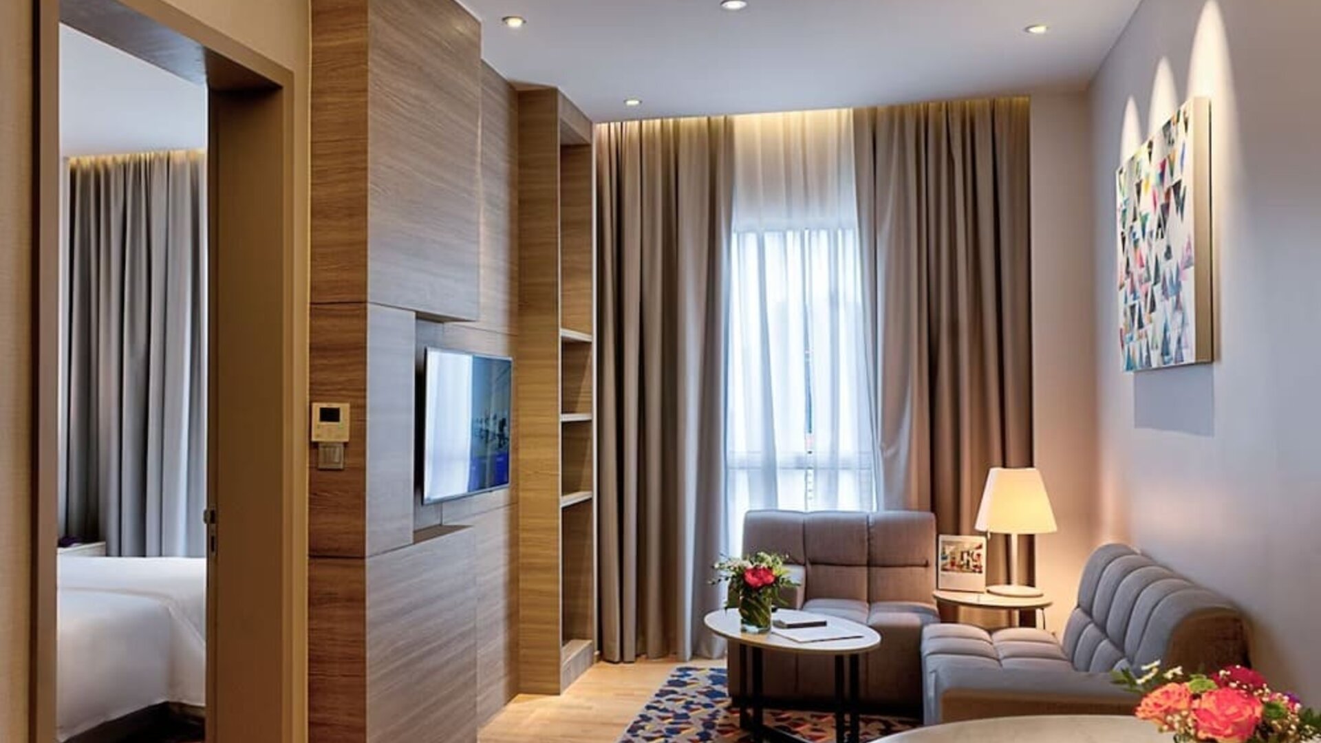 King room with lounge area at Capri By Fraser Johor Bahru.