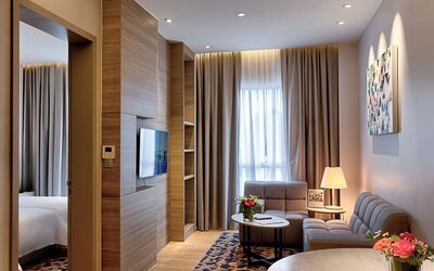 King room with lounge area at Capri By Fraser Johor Bahru.