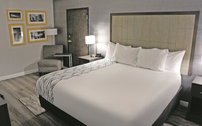 La Quinta Inn & Suites by Wyndham Raleigh Downtown North