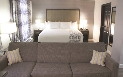 La Quinta Inn & Suites by Wyndham Raleigh Downtown North