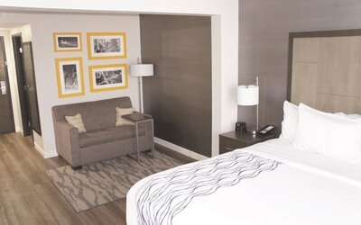 La Quinta Inn & Suites by Wyndham Raleigh Downtown North