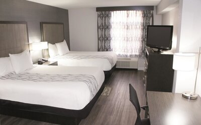 La Quinta Inn & Suites by Wyndham Raleigh Downtown North