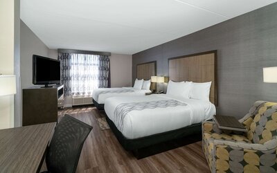 La Quinta Inn & Suites by Wyndham Raleigh Downtown North