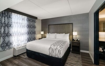 La Quinta Inn & Suites by Wyndham Raleigh Downtown North