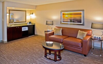 Room, 1 King Bed, Non Smoking, Pool View