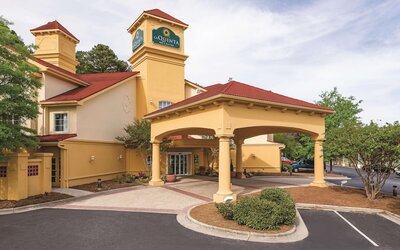 La Quinta Inn & Suites by Wyndham Univ Area Chapel Hill