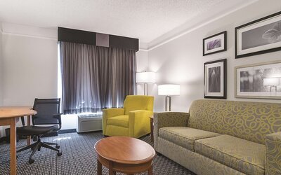 La Quinta Inn & Suites by Wyndham Univ Area Chapel Hill