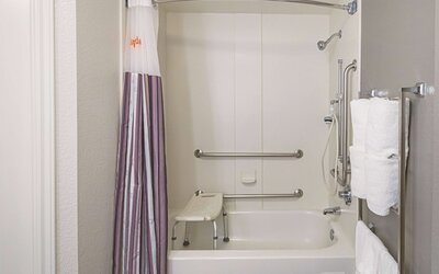 La Quinta Inn & Suites by Wyndham Univ Area Chapel Hill