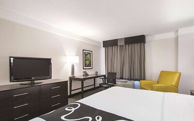 La Quinta Inn & Suites by Wyndham Univ Area Chapel Hill