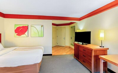 La Quinta Inn & Suites by Wyndham Raleigh/Durham Southpoint