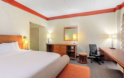 La Quinta Inn & Suites by Wyndham Raleigh/Durham Southpoint