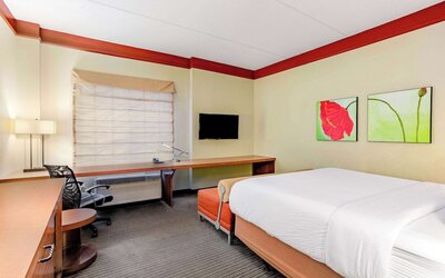 La Quinta Inn & Suites by Wyndham Raleigh/Durham Southpoint