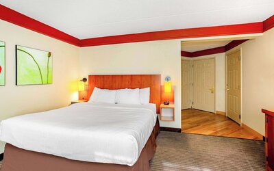 La Quinta Inn & Suites by Wyndham Raleigh/Durham Southpoint