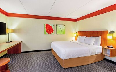 La Quinta Inn & Suites by Wyndham Raleigh/Durham Southpoint