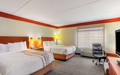 La Quinta Inn & Suites by Wyndham Raleigh/Durham Southpoint