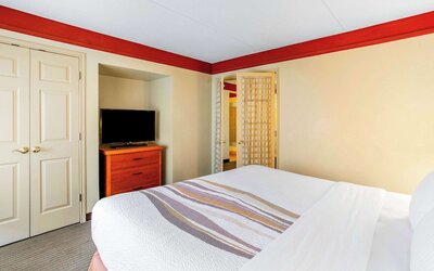 La Quinta Inn & Suites by Wyndham Raleigh/Durham Southpoint