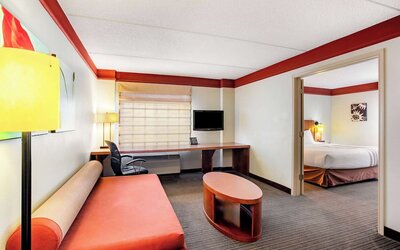La Quinta Inn & Suites by Wyndham Raleigh/Durham Southpoint