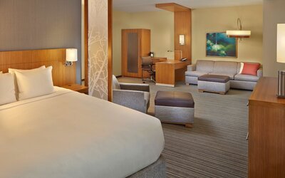 Hyatt Place Chapel Hill / Southern Village