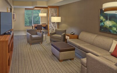 Hyatt Place Chapel Hill / Southern Village