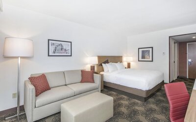 DoubleTree by Hilton Raleigh - Cary