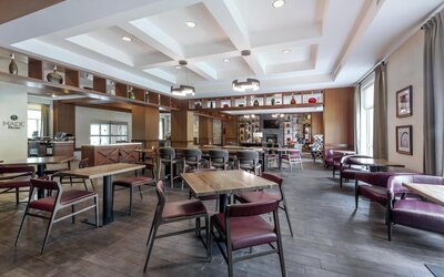 DoubleTree by Hilton Raleigh - Cary