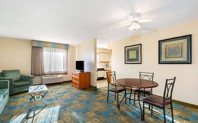 La Quinta Inn & Suites by Wyndham El Paso East