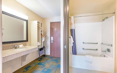 La Quinta Inn & Suites by Wyndham El Paso East