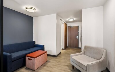 Everhome Suites El Paso Airport Near Fort Bliss by Choice Hotels