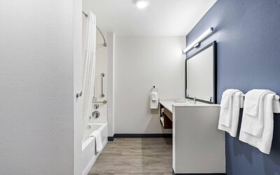 Everhome Suites El Paso Airport Near Fort Bliss by Choice Hotels