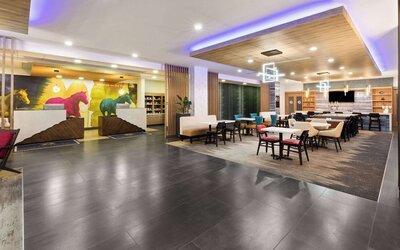 La Quinta Inn & Suites by Wyndham El Paso East Loop-375