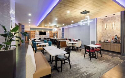 La Quinta Inn & Suites by Wyndham El Paso East Loop-375
