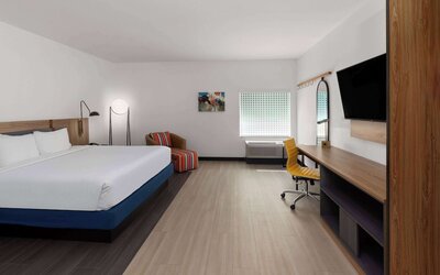 La Quinta Inn & Suites by Wyndham El Paso East Loop-375
