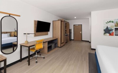 La Quinta Inn & Suites by Wyndham El Paso East Loop-375