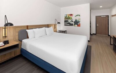 La Quinta Inn & Suites by Wyndham El Paso East Loop-375