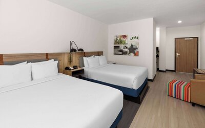 La Quinta Inn & Suites by Wyndham El Paso East Loop-375