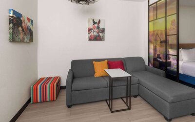 La Quinta Inn & Suites by Wyndham El Paso East Loop-375