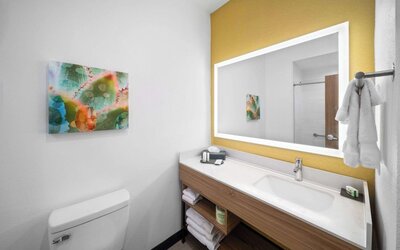 La Quinta Inn & Suites by Wyndham El Paso East Loop-375