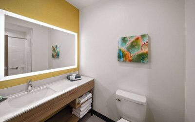 La Quinta Inn & Suites by Wyndham El Paso East Loop-375