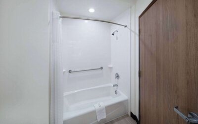 La Quinta Inn & Suites by Wyndham El Paso East Loop-375