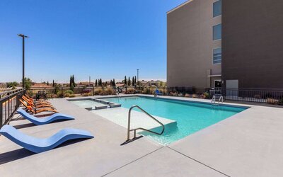 La Quinta Inn & Suites by Wyndham El Paso East Loop-375