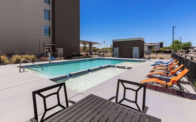 La Quinta Inn & Suites by Wyndham El Paso East Loop-375