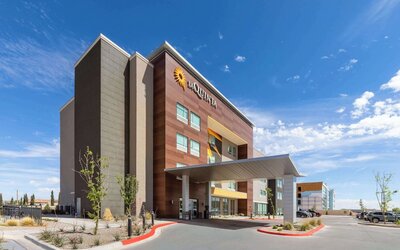 La Quinta Inn & Suites by Wyndham El Paso East Loop-375