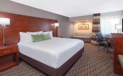Wyndham Garden Fort Wayne