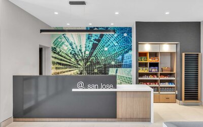 La Quinta Inn & Suites by Wyndham San Jose Airport-Downtown